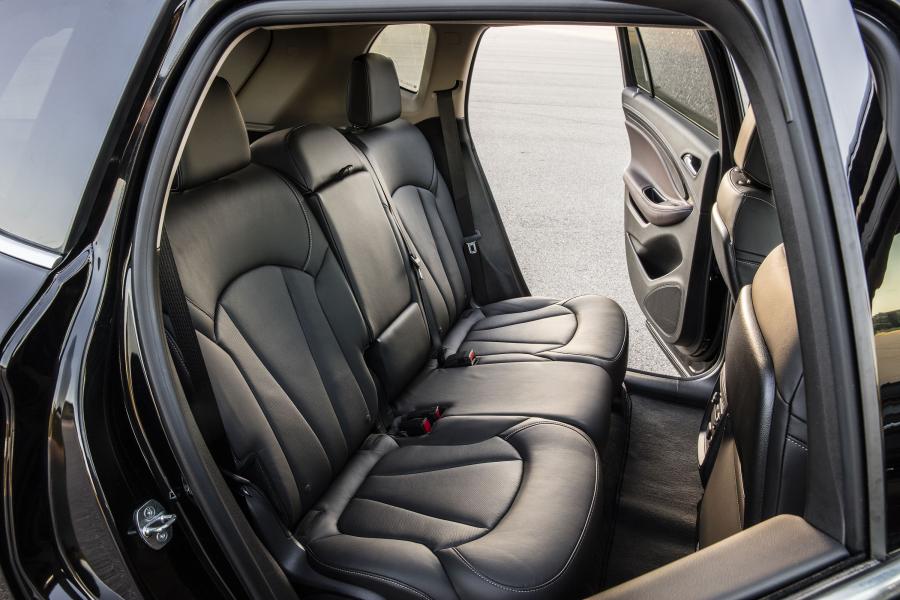 Интерьер Buick Envision 2016 года  (фото 10 из 26)